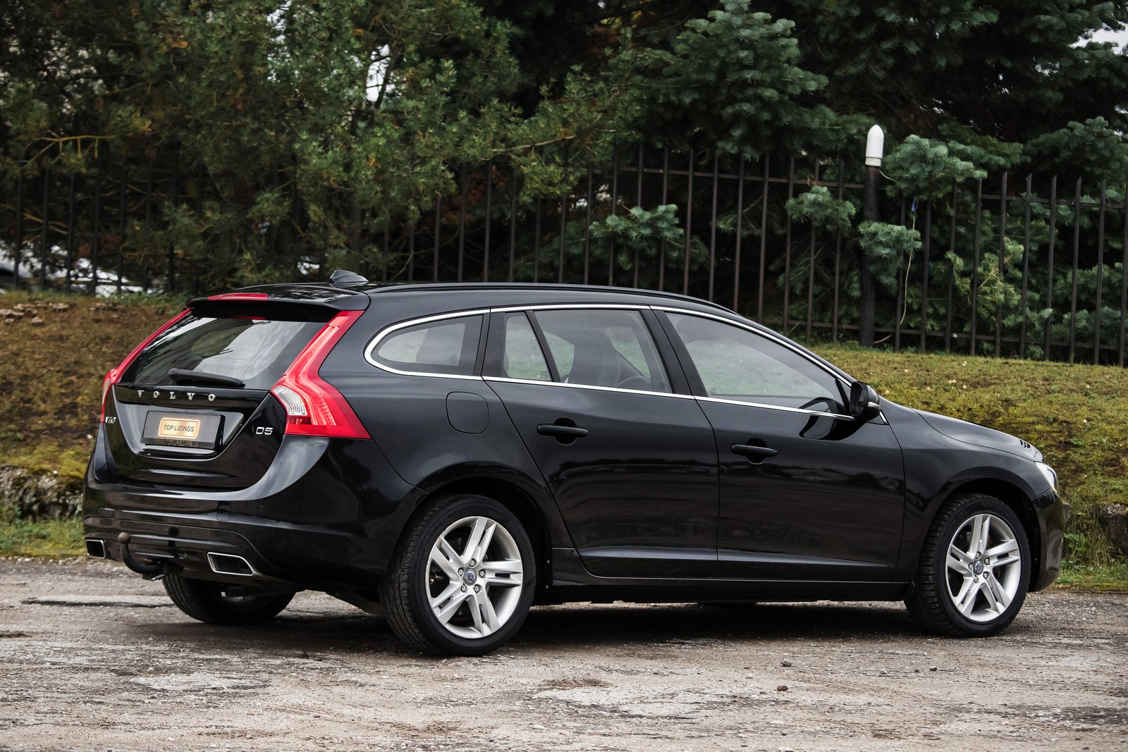 VOLVO V60 2.4D5 MOMENTUM