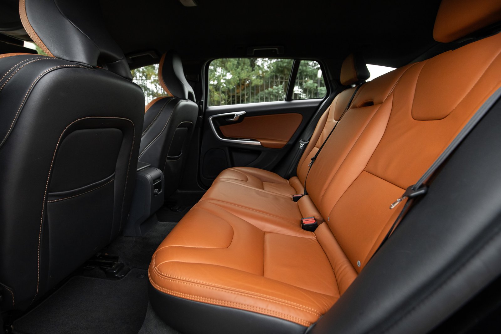 VOLVO V60 2.4D5 MOMENTUM