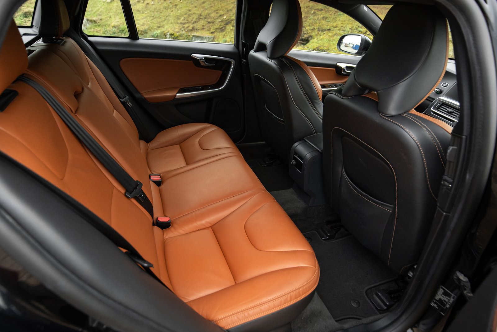 VOLVO V60 2.4D5 MOMENTUM
