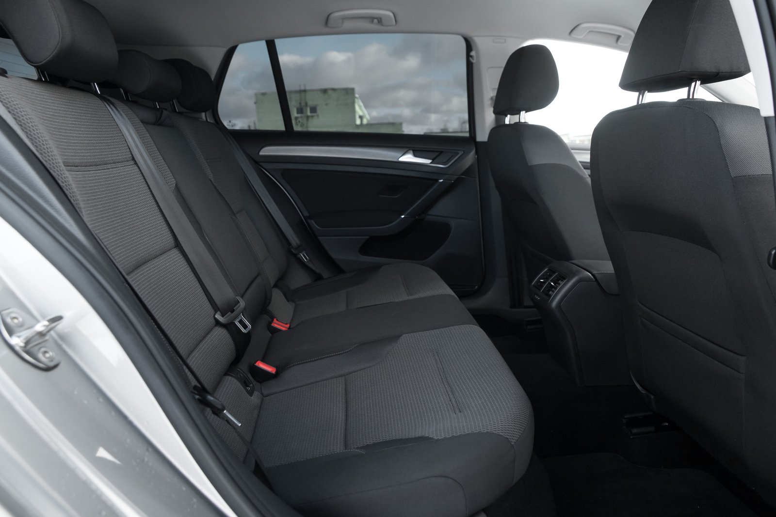 VW GOLF 7 R-LINE 1.6D AUTOMATS