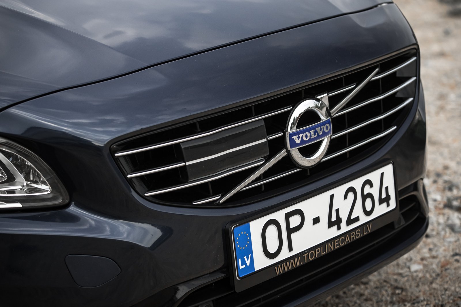 VOLVO V60 2.4D6 158KW PLUG-IN HYBRID AWD LAUNCH EDITION