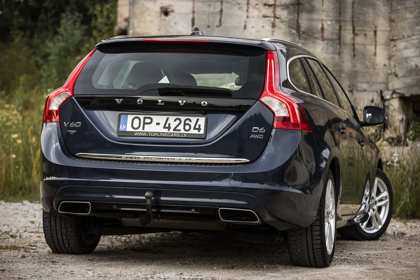 VOLVO V60 2.4D6 158KW PLUG-IN HYBRID AWD LAUNCH EDITION