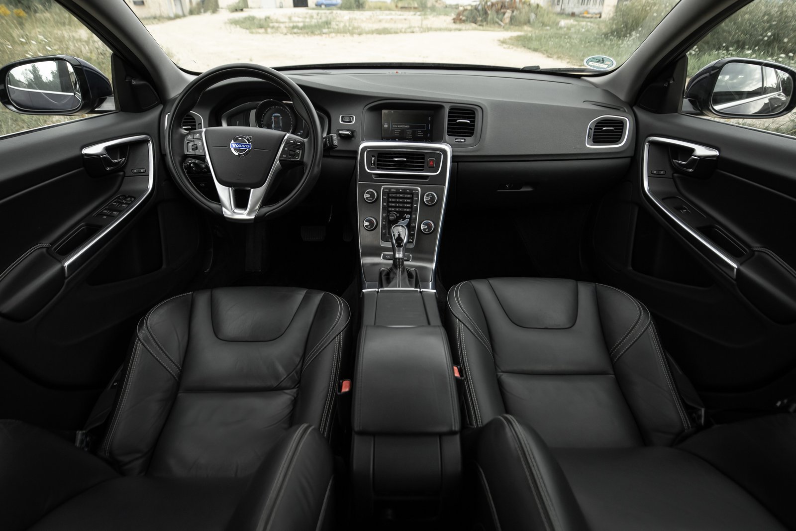 VOLVO V60 2.4D6 158KW PLUG-IN HYBRID AWD LAUNCH EDITION