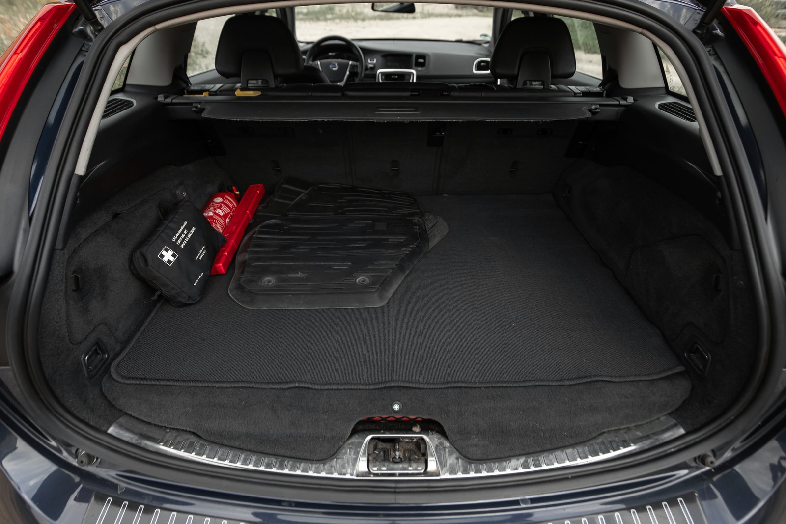 VOLVO V60 2.4D6 158KW PLUG-IN HYBRID AWD LAUNCH EDITION