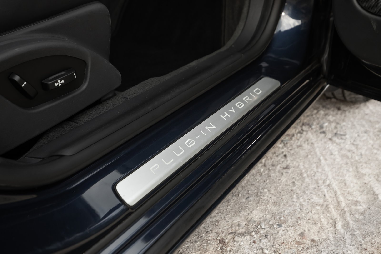 VOLVO V60 2.4D6 158KW PLUG-IN HYBRID AWD LAUNCH EDITION