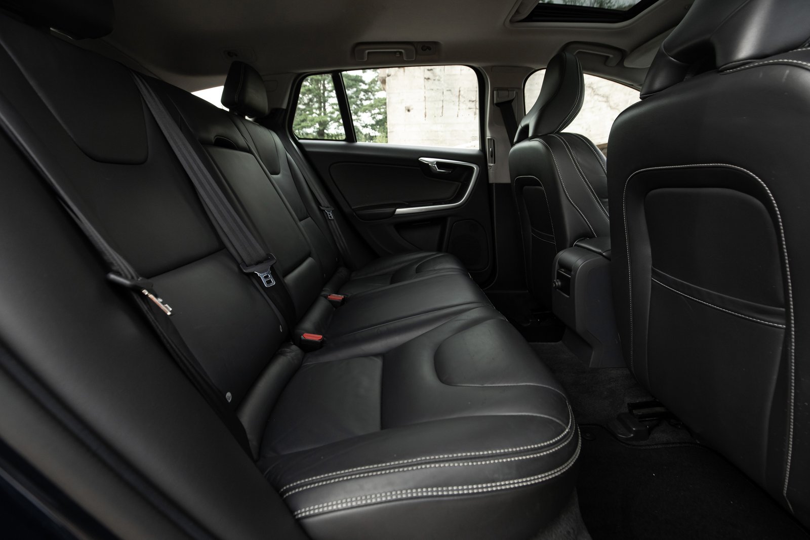 VOLVO V60 2.4D6 158KW PLUG-IN HYBRID AWD LAUNCH EDITION