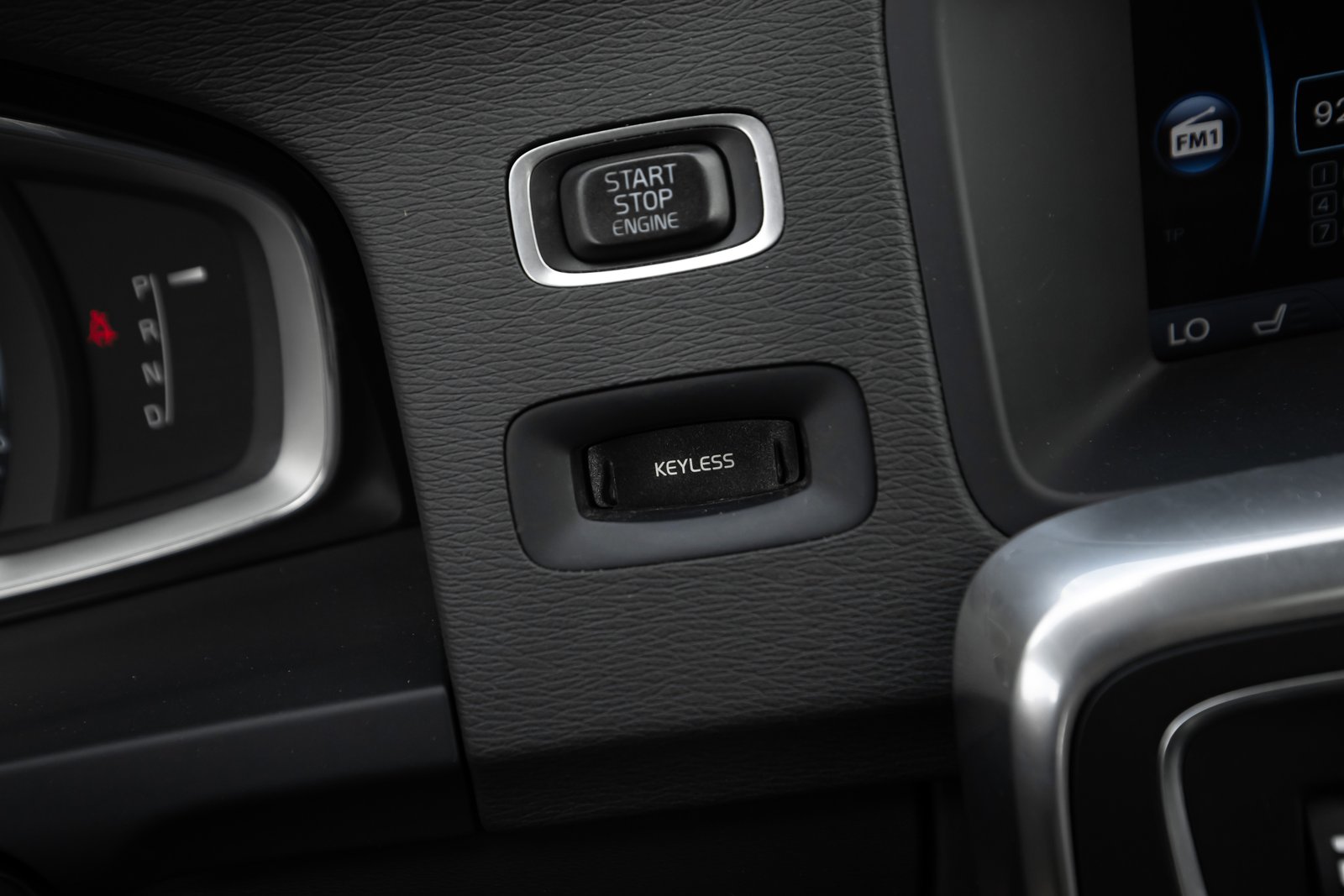 VOLVO V60 2.4D6 158KW PLUG-IN HYBRID AWD LAUNCH EDITION