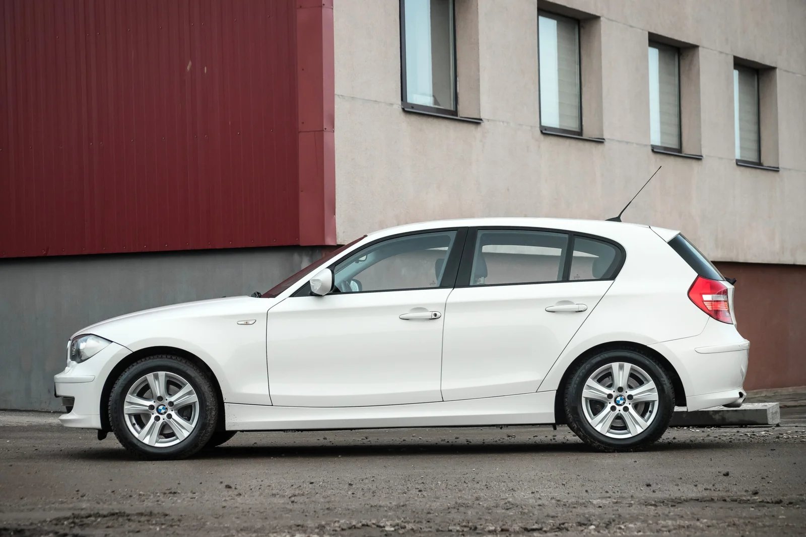 BMW 118D 2.0D 105KW ALPINEWEISS AUTOAMTS